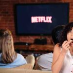 Helen Mirren e Pierce Brosnan protagonisti de Il club dei delitti del giovedì su Netflix