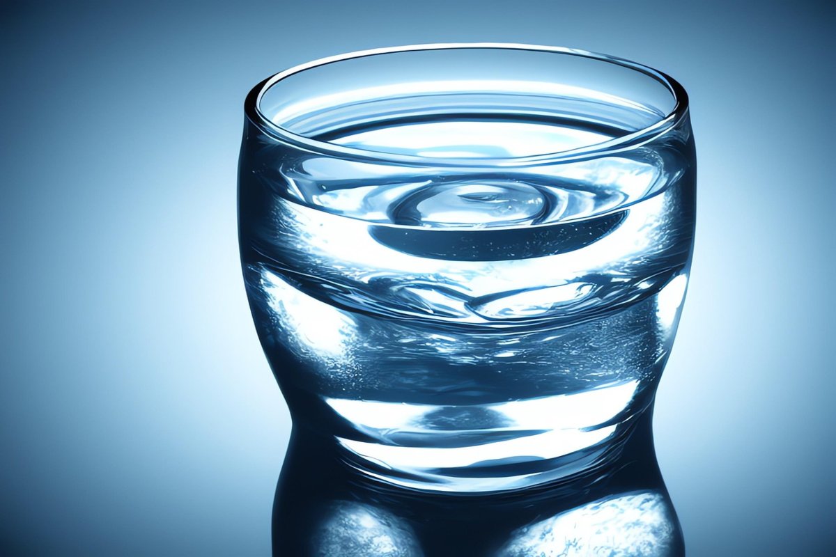 bere acqua prima di cena