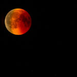 Il cielo del 7 settembre si tinge di rosso, ecco dove e quando vedere la luna di sangue in Italia